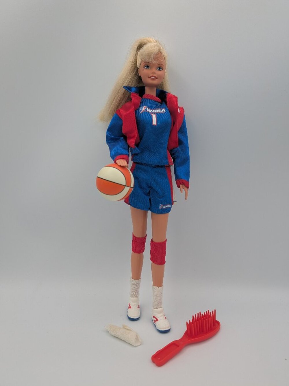 Vintage 1998 WNBA Barbie Basketball Doll Blue Red Jersey #1 Outfit